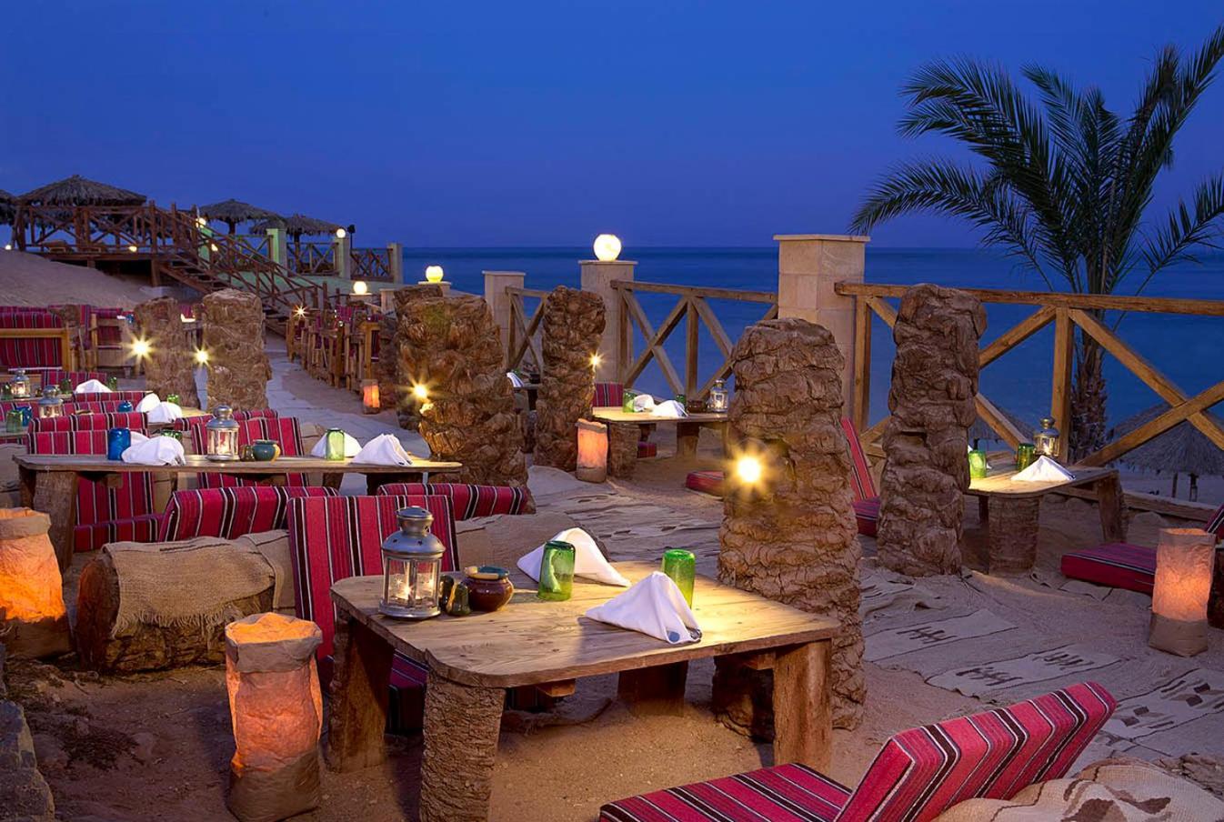 Safir Sharm Waterfalls Resort Kültér fotó A beachside restaurant in Al-Mahara